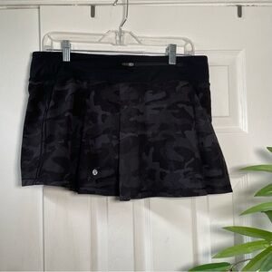 lululemon camouflage skirt size small in women very stretchy